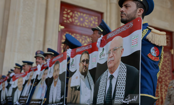 Ribuan Orang Hadiri Pemakaman PM Houthi yang Tewas Akibat Serangan Israel